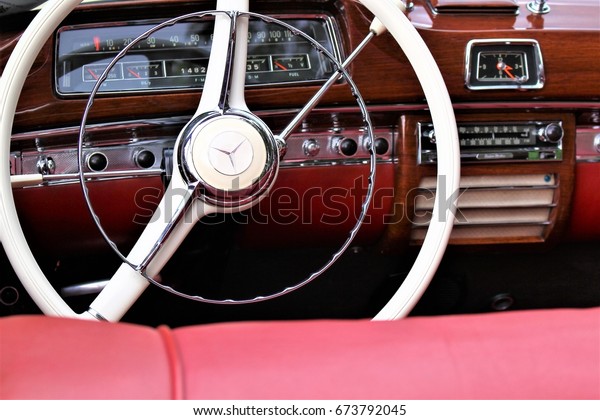 classic\
car Dashboard - Bad Pyrmont/Germany - 07/08/2017\
