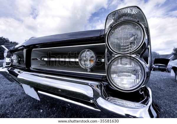 Classic car head\
lamp