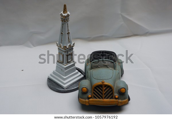 Classic Car Miniature\
and Tower Miniature