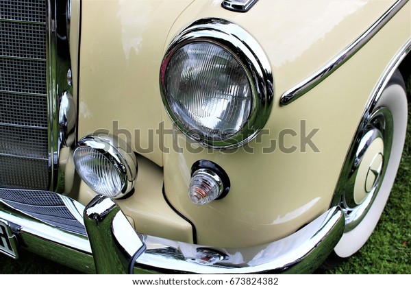 Classic car, vintage, headlight - Bad\
Pyrmont/Germany -\
07/08/2017