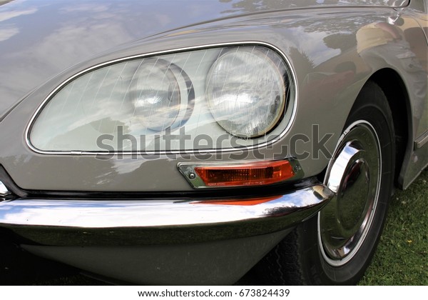 Classic car, vintage, headlight - Bad\
Pyrmont/Germany -\
07/08/2017