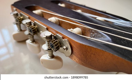 Classic Guitar Tuning Pegs, Close Up