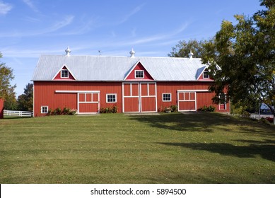 667 Red barn with tin roof Images, Stock Photos & Vectors | Shutterstock