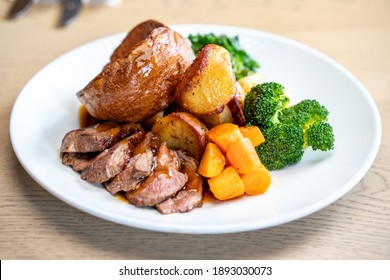 Classic Sunday Roast Dinner With Mixed Vegetables 