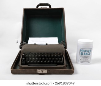 Classic typewriter with printed code and Debugger Blanco. Creative image illustrating coding humor and technology nostalgia.