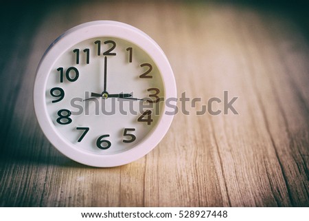 Classic White Clock : 3 o'clock 3AM 3PM , Vintage Clock