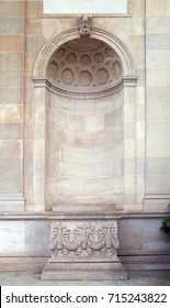 Classical Wall Alcove And Pedestal