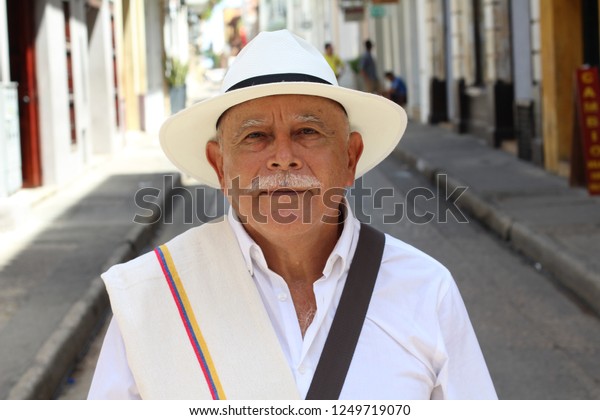 Classy Colombian elder man\
outdoors