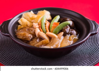 Claypot seafood bowl  with sea cucumber and mushroom