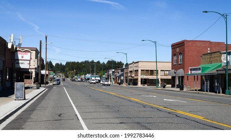 Cle Elum, WA, USA - May 26. 2021; Wide downtown main street in Cle Elum in Kittitas County.  Before Interstate 90 bypassed the city this was the principle cross state highway 10