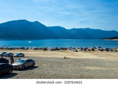 
 Cle Elum, Washington - 08 07 2022: Cle Elum Lake Water Sports Tail Gate With Jet Skis. Cars Are Parked Along The Beach For Boat Launches. This Lake Is 1 Hour Away From Leavenworth Washington.