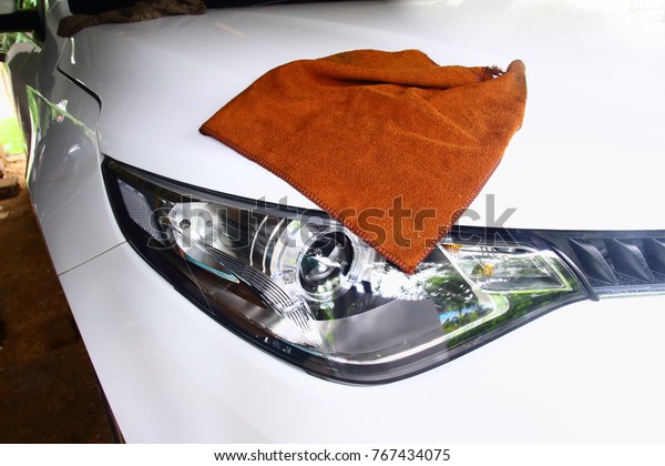 Clean car lamp,\
prepare before traveling.