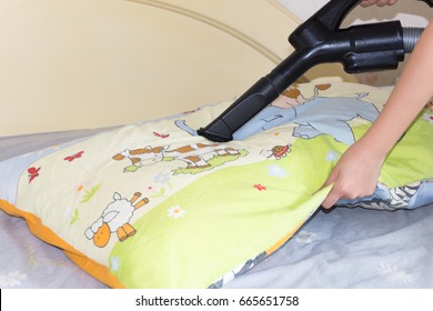 Clean. Use a vacuum cleaner to clean pillows, mattresses and blankets, at least once a week to get rid of dust and dust mites that cause allergies.  And for good hygiene. - Shutterstock ID 665651758