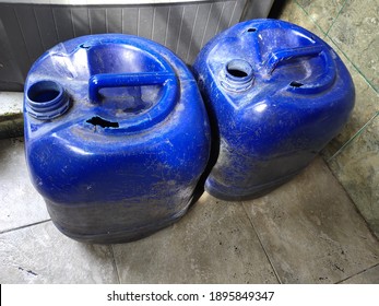 Clean water jerry cans (water tank), old blue plastic jerry cans. vintage