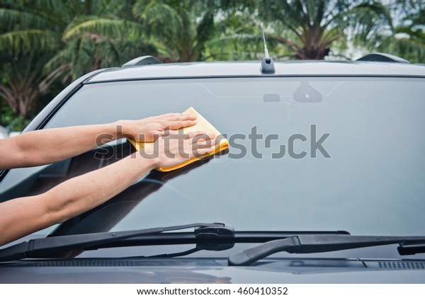 Cleaning the car
glass with microfiber
cloth