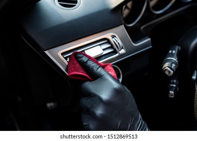 Cleaning the car, cleaning the interior of the car with a microfiber cloth - Shutterstock ID 1512869513
