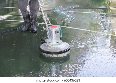  cleaning the floor with polishing machine