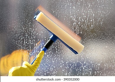 83,077 Window cleaning Images, Stock Photos & Vectors | Shutterstock