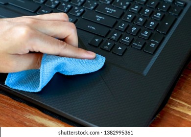 9,345 Cleaning laptop Images, Stock Photos & Vectors | Shutterstock