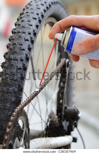oiling bike chain
