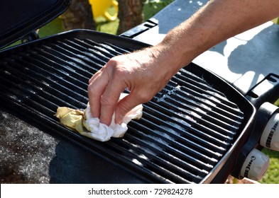 Cleaning The Outdoor Grill