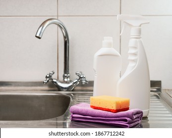 Reinigungsprodukte für Küchenwannen.