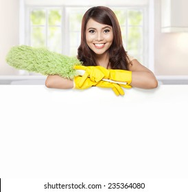 Cleaning Service Woman Presenting A Blank Board And Hold A Duster