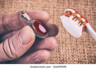 Cleaning Silver Jewellery With Toothpaste And Toothbrush