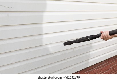 cleaning the wall (vinyl siding) high pressure cleaner