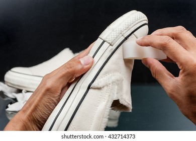 cleaning white canvas trainers