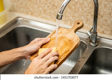 Cleaning Wood Cutting Board In Kitchen Sink