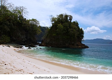 Clear Beach Turquoise Blue Water Green Stock Photo 2037298466 ...