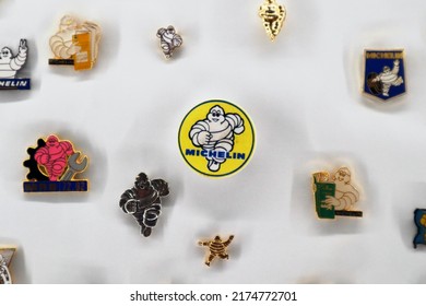Michelin Bibendum Figur gold Logo Pin Badge 3D 
