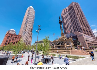 CLEVELAND, OH - JUNE 30, 2016: People Relax In The Cleveland Centre Public Square On June 30, 2916, Cleveland, OH. Views On Cleveland Downtown At Day Time.