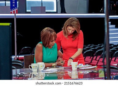 CLEVELAND, OHIO - JULY 18, 2016
CBS’s News Anchors Gayle King And Norah O’Donnell Go Over Program Notes On The Set This Morning From The Republican National Convention At The Quicken Sports Arena 