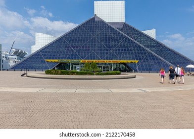 Cleveland, Ohio, USA, 28th July 2018, View Of Rock And Roll Hall Of Fame Museum, Tourist Going Inside