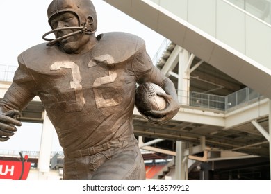 Cleveland, Ohio/USA - June 1, 2019: Closeup Of Hall Of Fame Running Back Statue With First Energy Stadium In The Background.