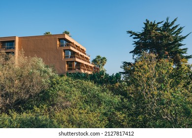 Cliff Hotel With Ocean View And Beautiful Landscape, And Clear Blue Sky Background