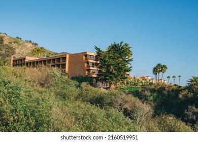 Cliff Hotel With Ocean View And Beautiful Landscape, And Clear Blue Sky Background