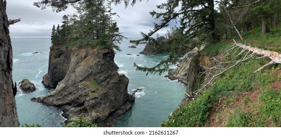 Cliff Side Hiking On The Oregon Coast 