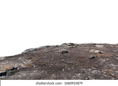 Скальный камень расположен часть горной скалы, изолированной на белом фоне.