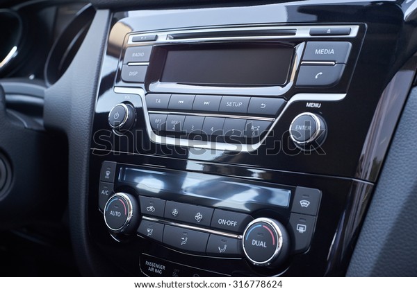 climate control and play\
car