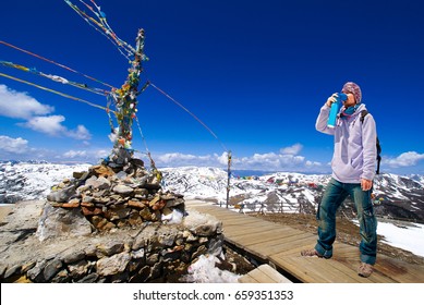 Climber Breathing With Mini Portable Oxygen Cylinder To Avoid And Treat High Altitude Sickness Symptom