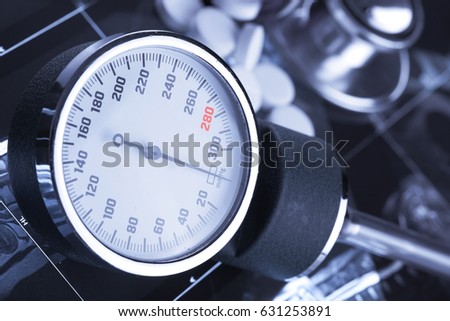 Clock face of mechanical tonometer for control of blood pressure