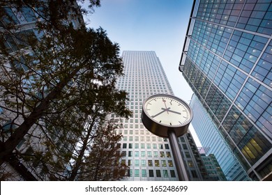 Clock In Front Of Shopping Mall / Business Building In Canary Wharf