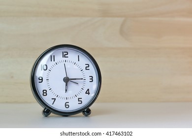 Clock On Office Desk Stock Photo 417463102 | Shutterstock