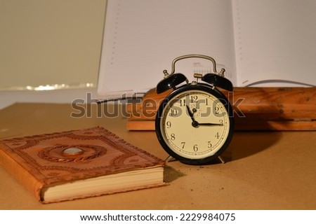 Clock and schedule. Tempus fugit