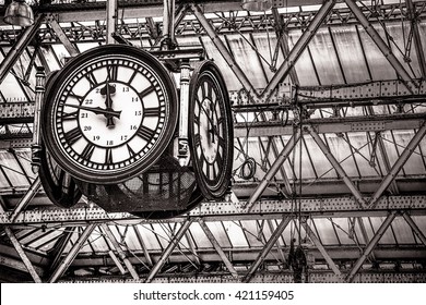 Clock in Waterloo Station
