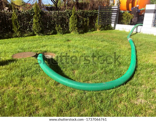 Clogged septic\
tank. Emptying the septic\
tank