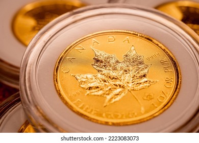 Close up of 1oz gold maple leaf